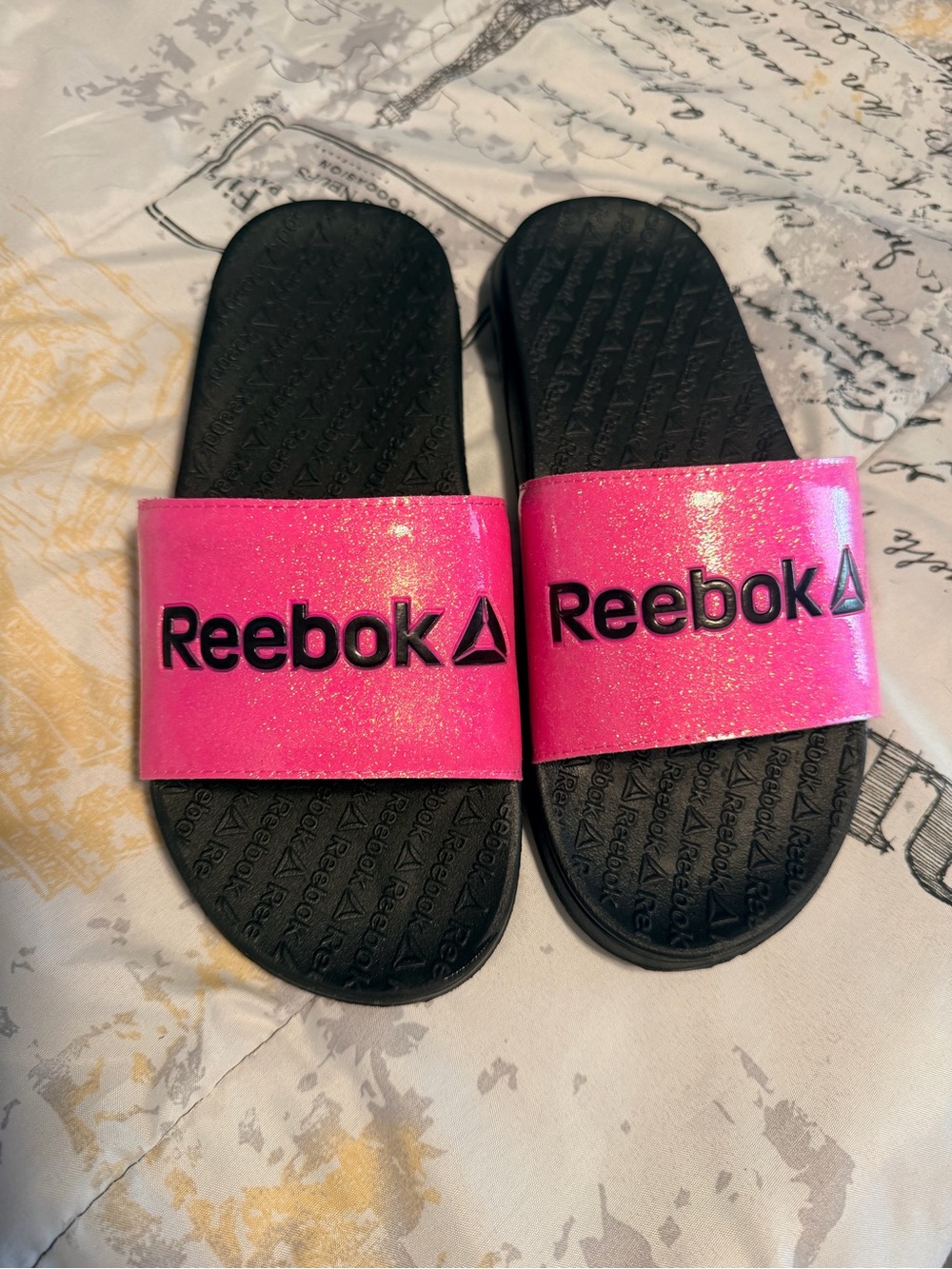 Size 6 New Reebok Hot Pink Glitter Slide Sandals